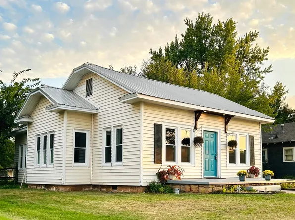 933 E Maple St, Cushing, OK 74023