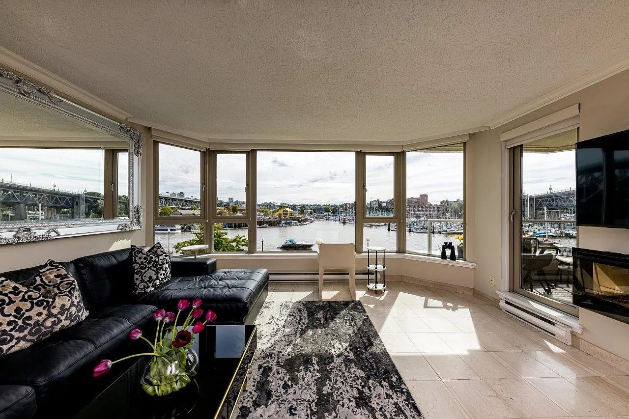 304 Hornby Street, Vancouver — Photo 2