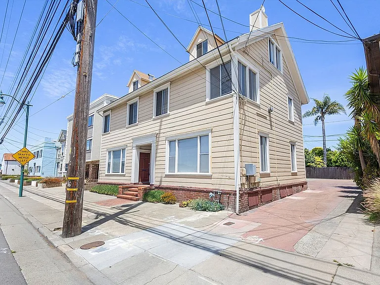 221 Pacific Ave — Photo 1