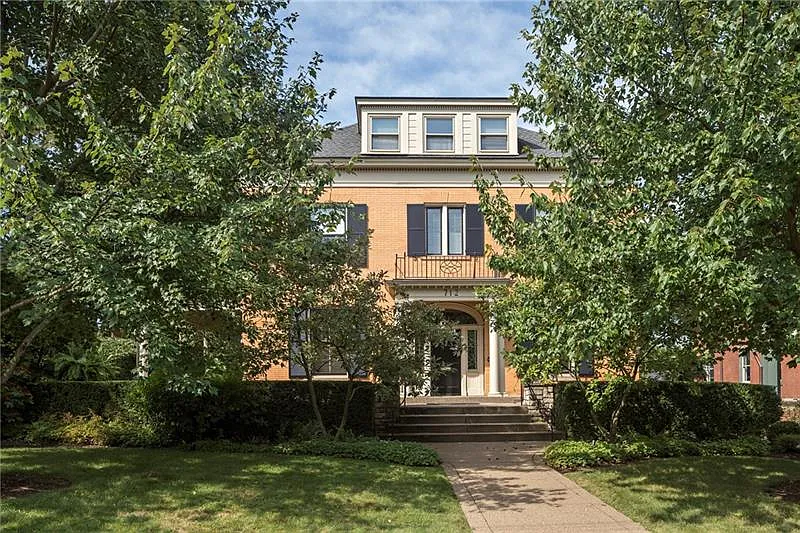712 Saint James St photo 1