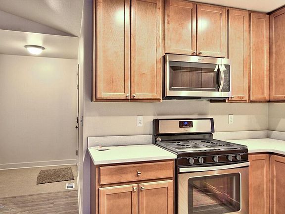 5th image of 230 W Dolphin Ave