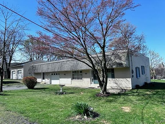 3rd image of 3709 Fairview St