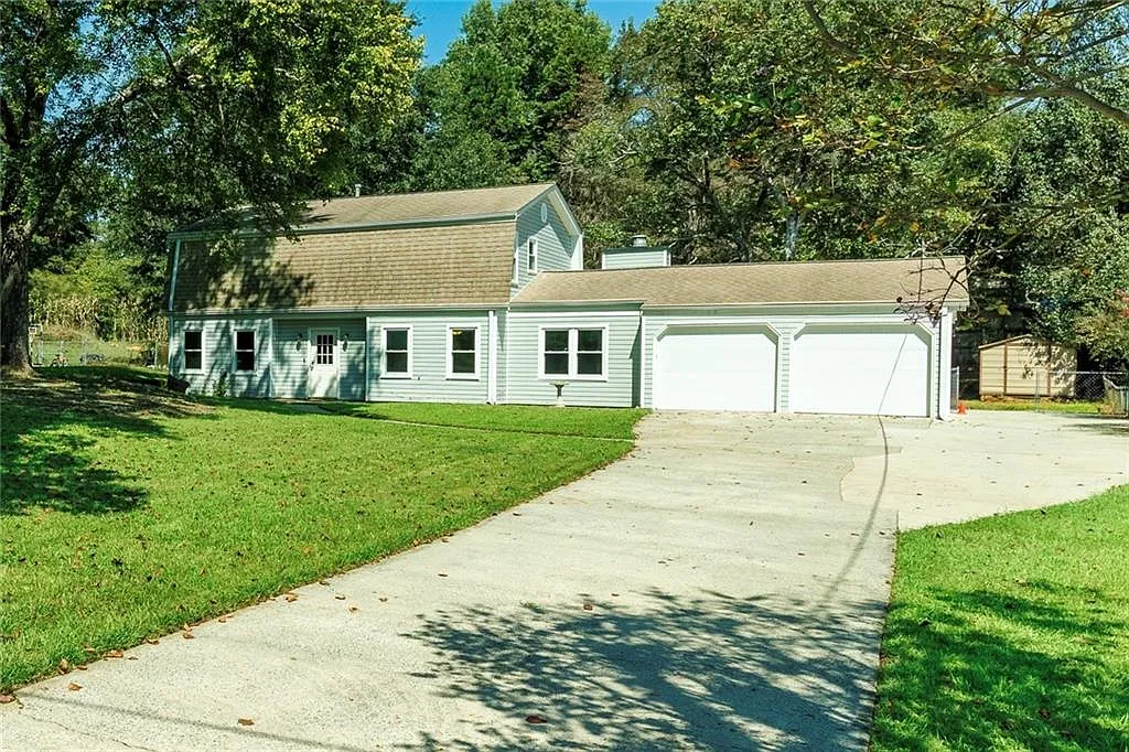 4 bed, 3.0 bath, 2390 sqft, $2,800 — Photo 1