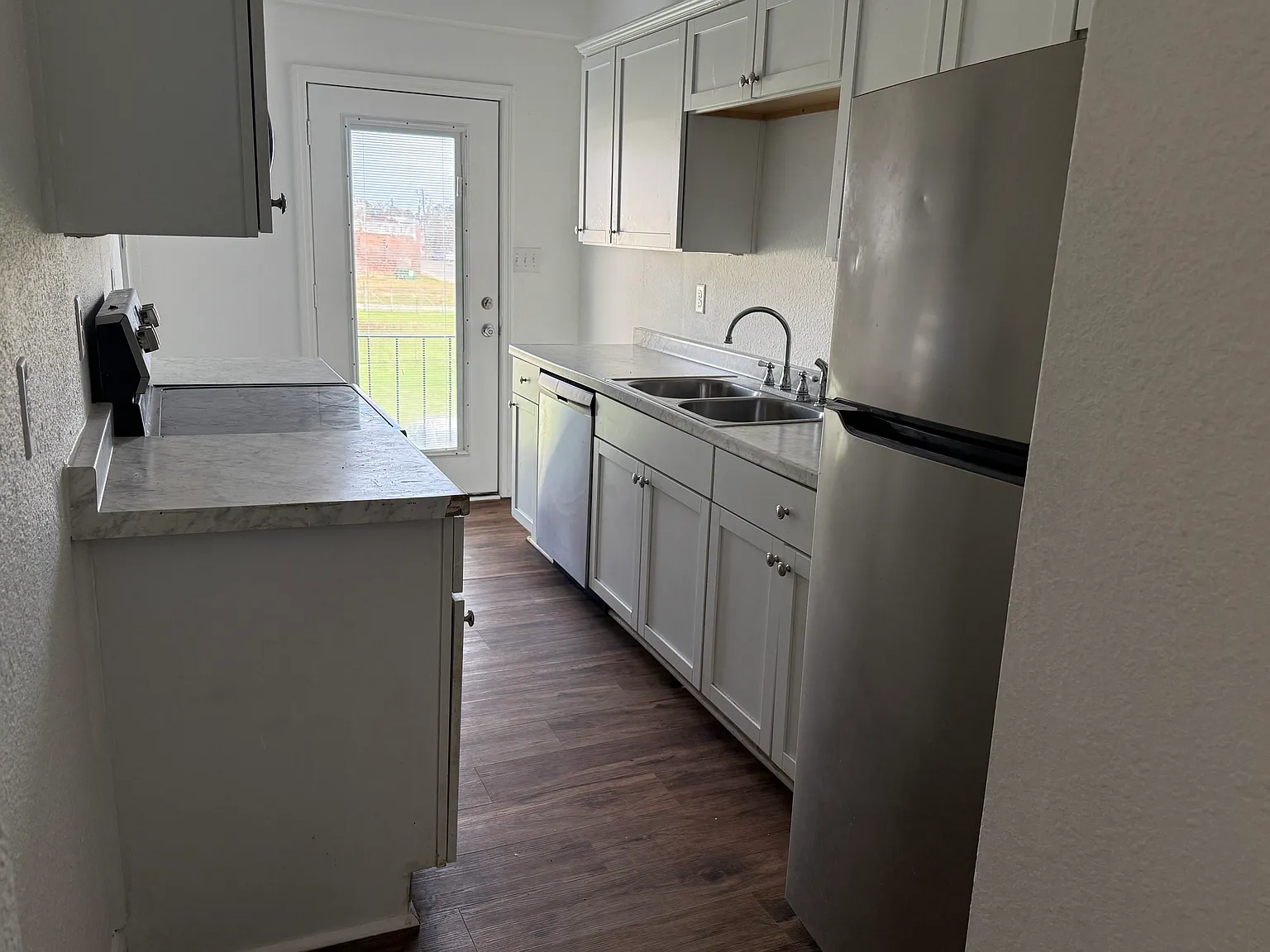 2 bed, 1.5 bath, 1250 sqft, $1,100 — Photo 3