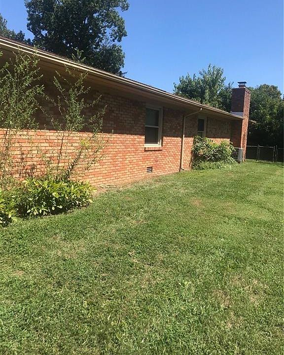 2nd image of 3211 Sycamore Dr