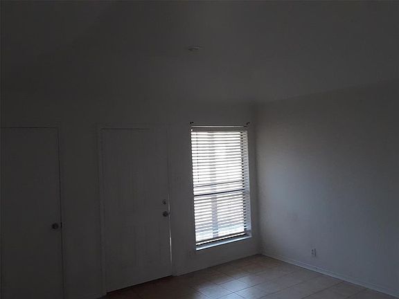 4th image of 6716-18 Glenbrook Ln