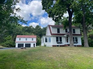 37 High St, Hollis Center, ME 04042