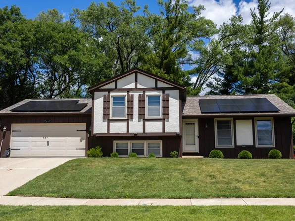 800 Marston Ave, Glen Ellyn, IL 60137