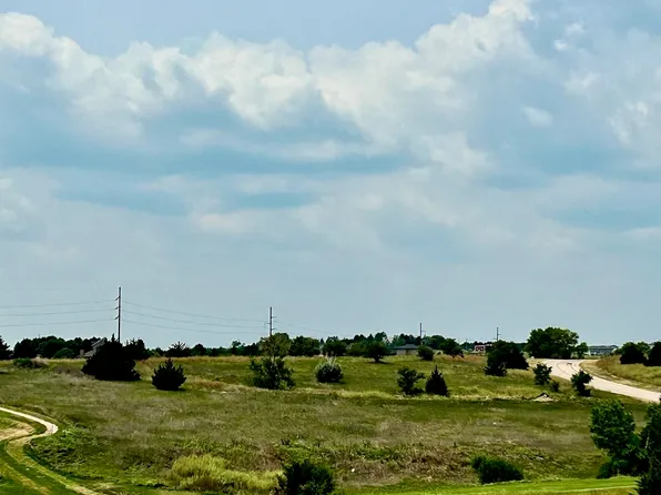 Club House Dr, Mc Cook, NE 69001