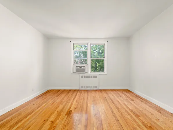 5610 Netherland Avenue image 7 of 14