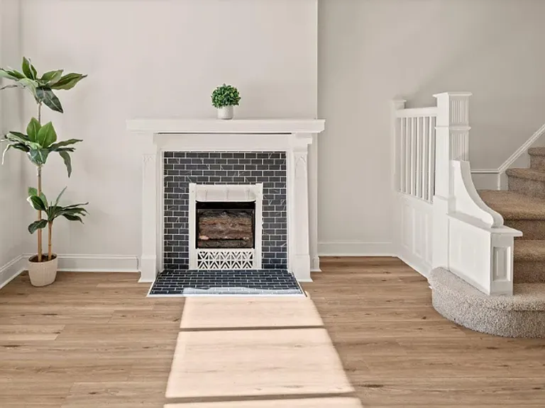 2921 W Oxford St — Photo 6
