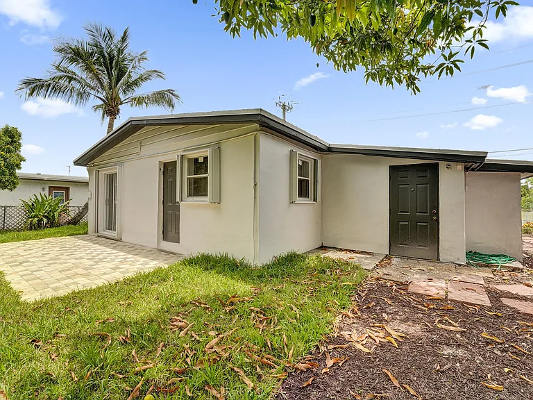 5601 SW 36th Ct — Photo 50