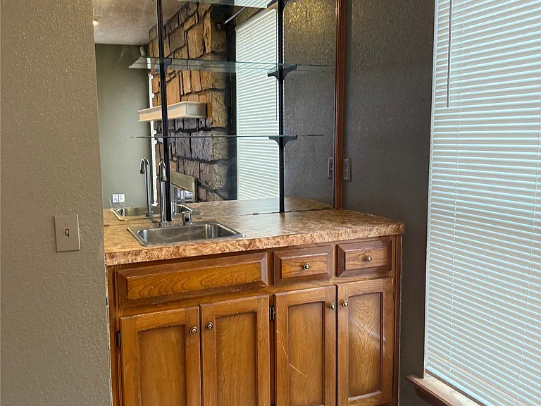 2614 S Gardenia Ave — Photo 6