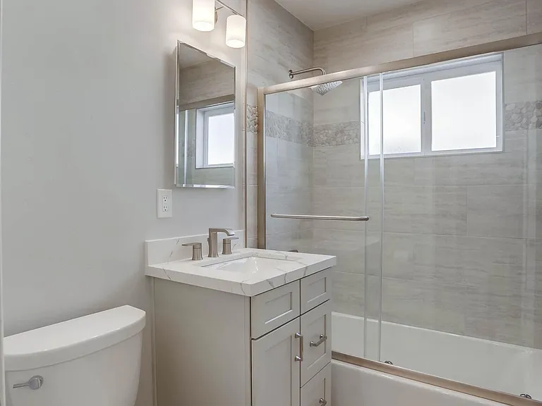 126 W Canada #C — Photo 25