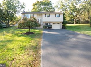1199 Randy Dr, Sanatoga, PA 19464