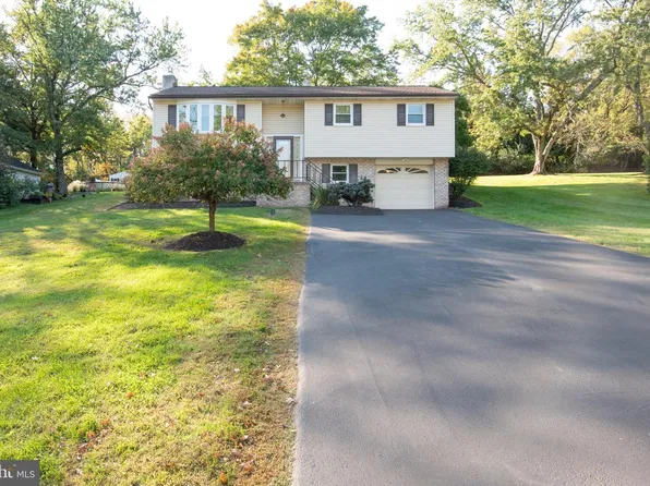 1199 Randy Dr, Sanatoga, PA 19464