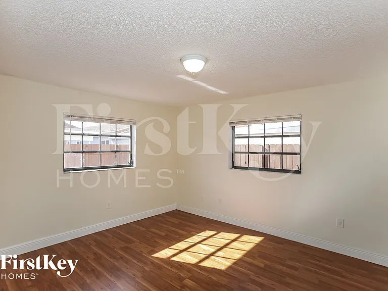 2664 W 70th Pl — Photo 7