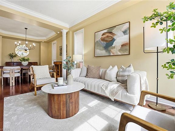 4th image of 448 Rideau River St