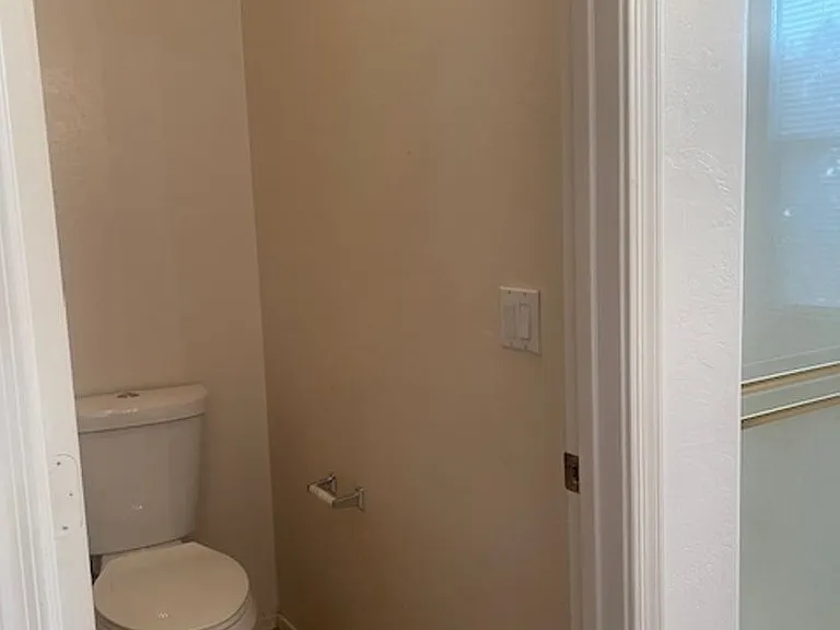 1690 W Wagon Wheel Rd — Photo 13