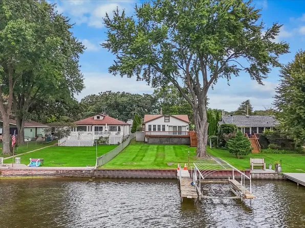 2409 Grove Ln, Cary, IL 60013