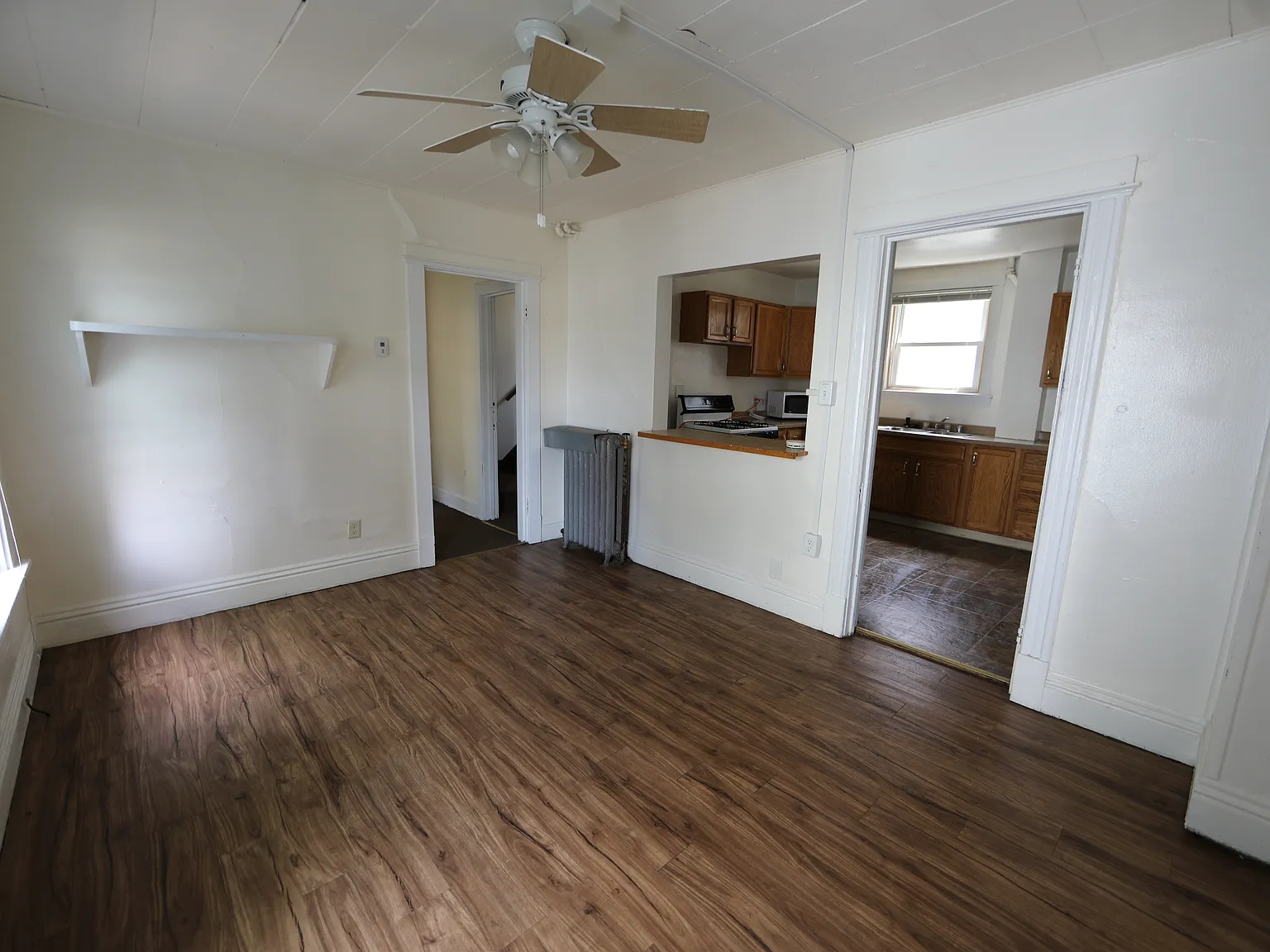 7 bed, 2410 sqft, $7,449 — Photo 4