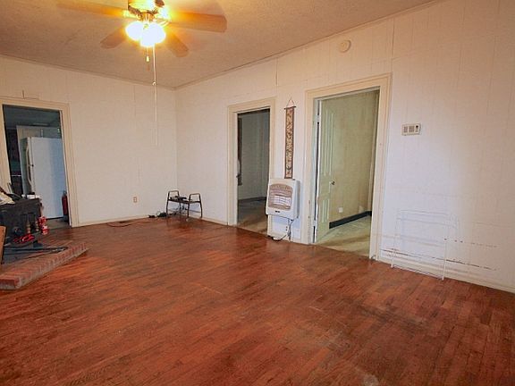 2nd image of 3843 Stone St