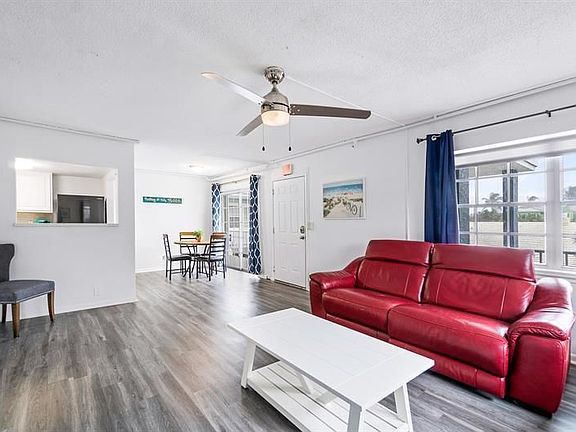 4th image of 801 Andrews Ave APT 4