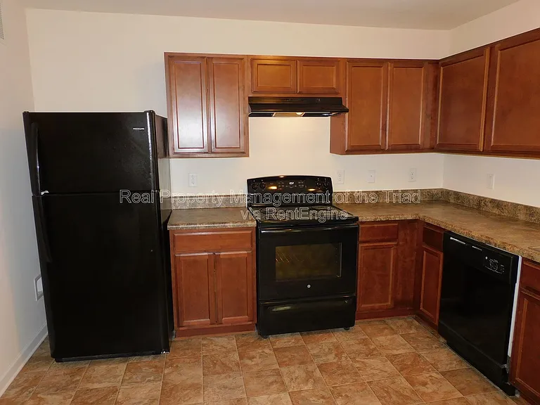 415 Hidden Brook Ln — Photo 4
