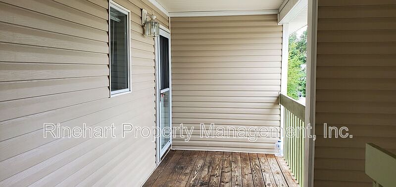 2nd image of 1727 201 Eagles Pl #A