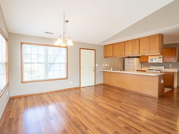 5th image of 6323 Oak Crest Ln