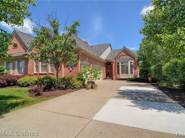 2784 Antrim Ct, Rochester, MI 48306