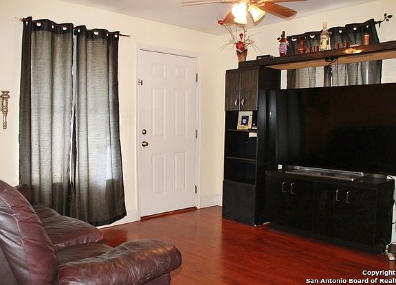 5th image of 1015 W Southcross Blvd