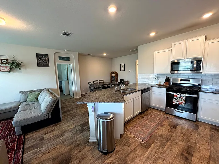 6811 Whisper Grv — Photo 12