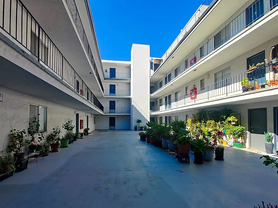 Building Photo 5