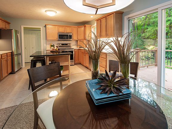 5th image of 9481 Lightwood Ct