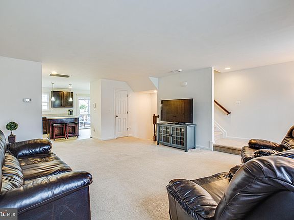4th image of 2339 Drake Ln