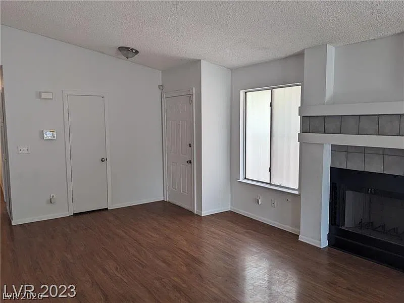 3 bed, 2.0 bath, 1115 sqft, $1,900 — Photo 3
