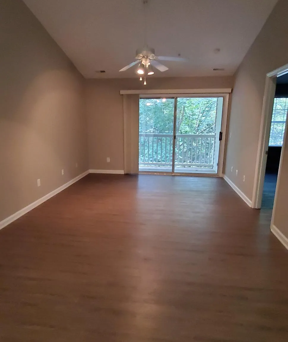 2 bed, 935 sqft, $1,295 — Photo 3