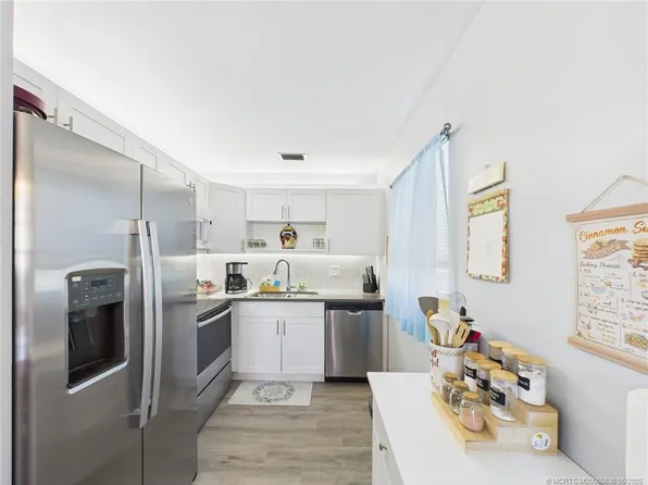96 Spring Lake Dr APT 105, Vero Beach, FL 32962