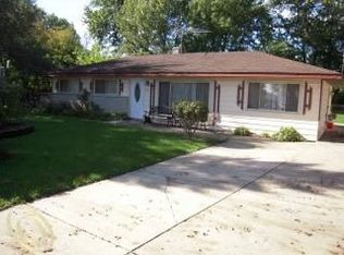 6824 Williams Lake Rd, Waterford, MI 48329