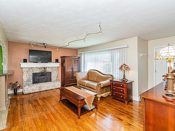 2nd image of 33 N Charles Ave