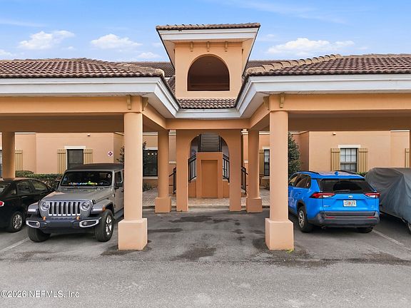 3rd image of 140 CALLE EL JARDIN #102