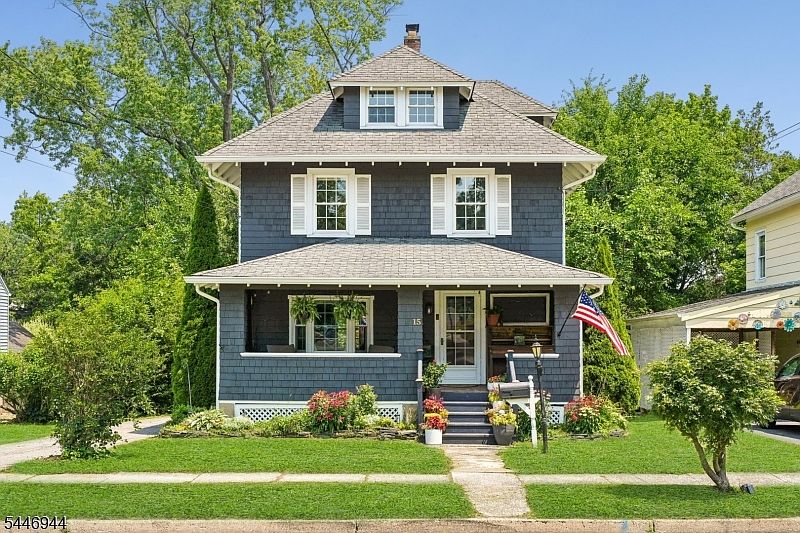 1st image of 15 Thompson St