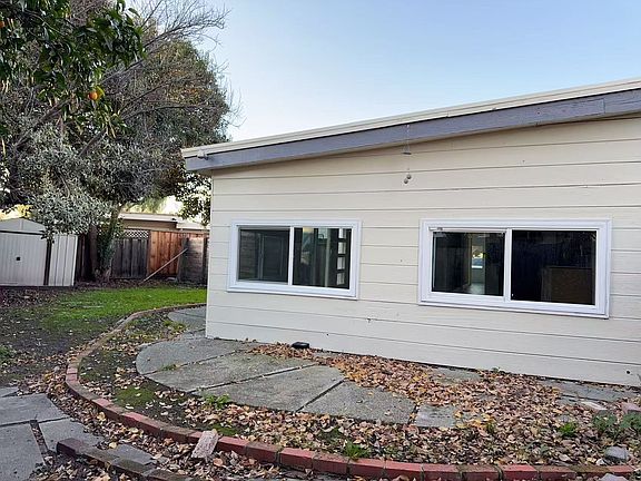 5th image of 1076 Chico Ct #B