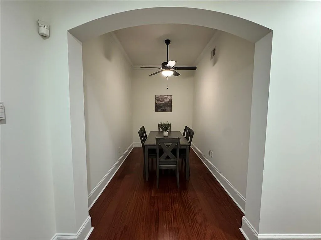2 bed, 2.0 bath, 1218 sqft, $2,400 — Photo 3
