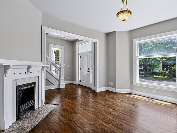 4th image of 1110 W 4th St
