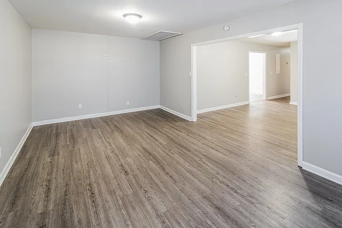4429 Clovewood St — Photo 7