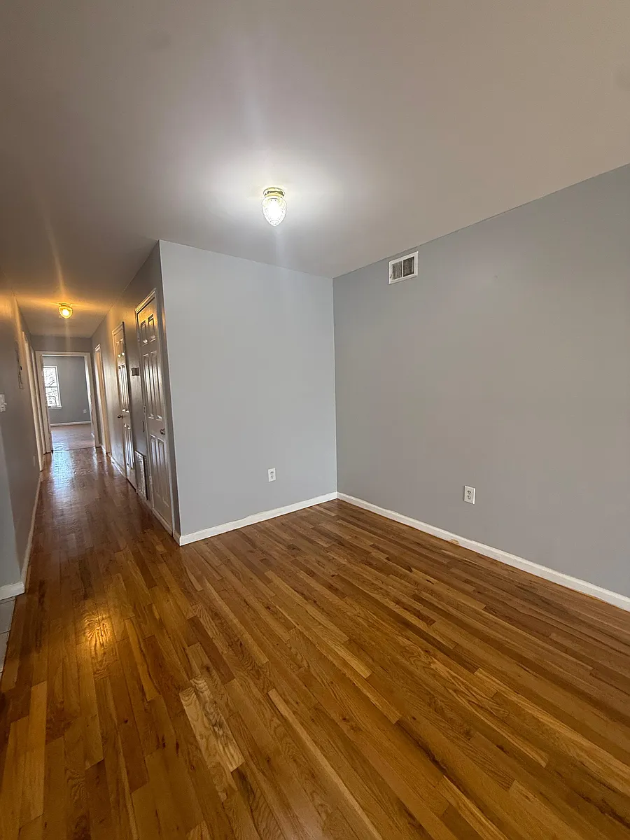 Building Photo - 742 S 12th St #1