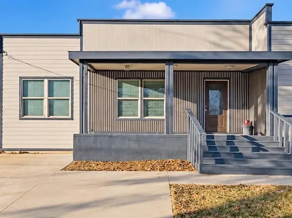 1207 E Russell Ave, Carrollton, TX 75006