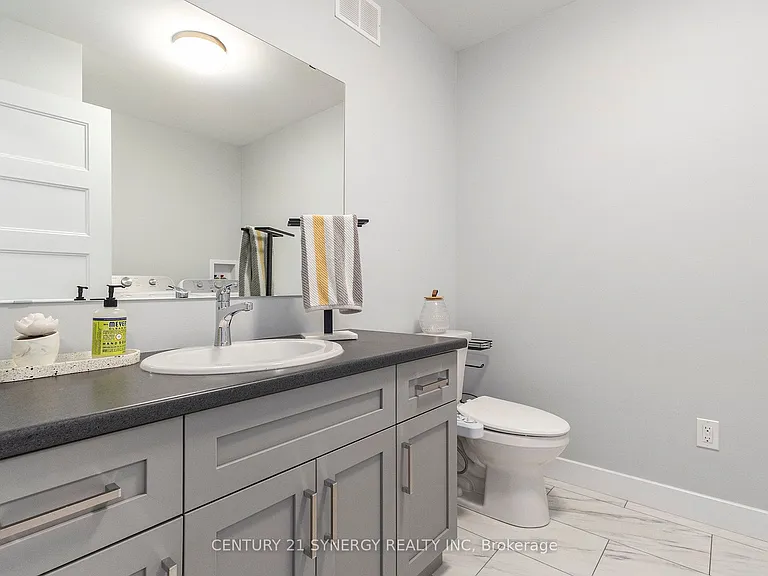 68 Villeneuve Dr — Photo 16